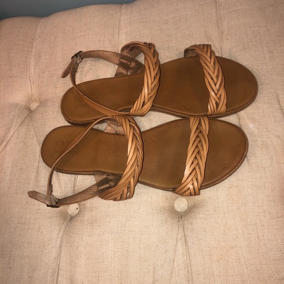 Faryl tan braided two strap sandals! Size 9.5! - Picture 8 of 9